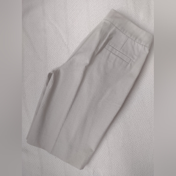 Faconnable Women's Light Khaki 11" Pleated Shorts, W's 6, NWOT Perfect Condition - Picture 2 of 9